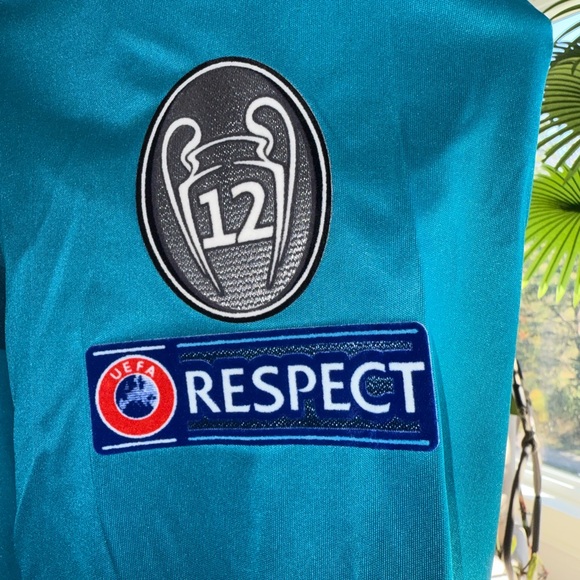 Inspired Real Madrid 2017-2018 - Ronaldo CR7 #7 Final Jersey Retro Football - Picture 4 of 6